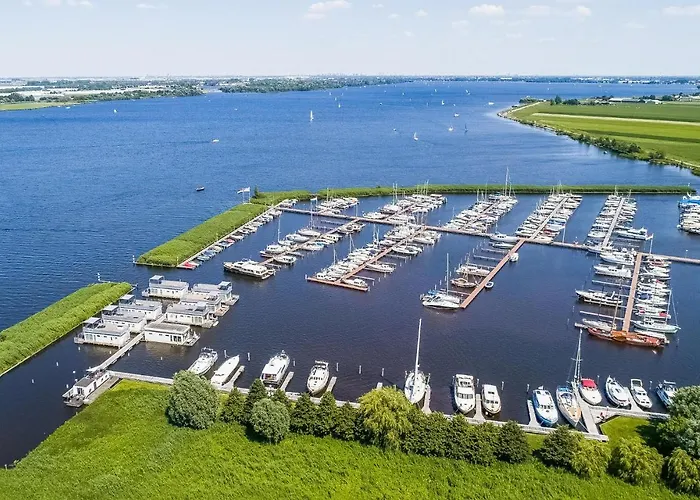 Ship In With Kitchen 4*