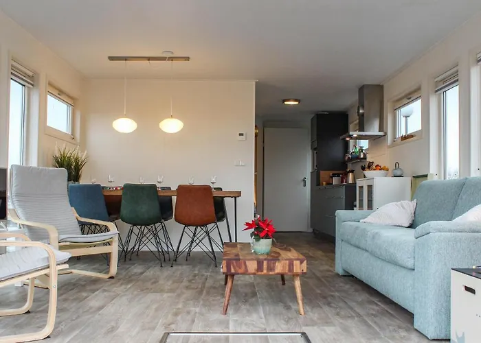 Ship In With Kitchen 4*