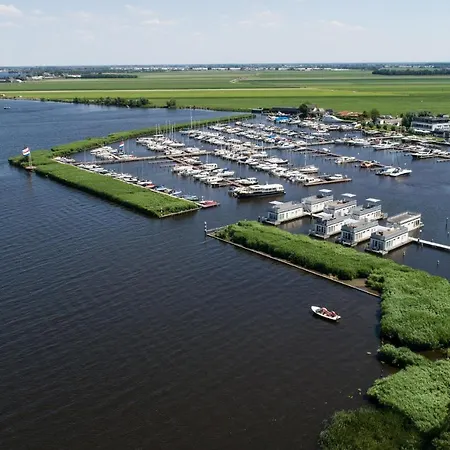 Ship In With Kitchen Botel 4*