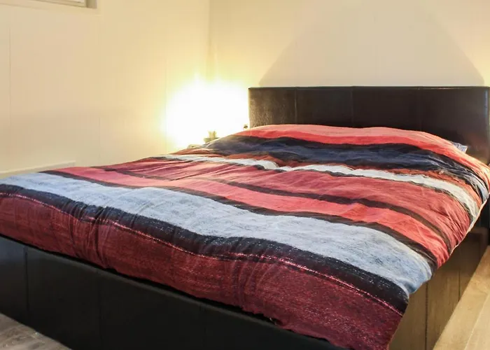 Ship In With Kitchen Botel Aalsmeer