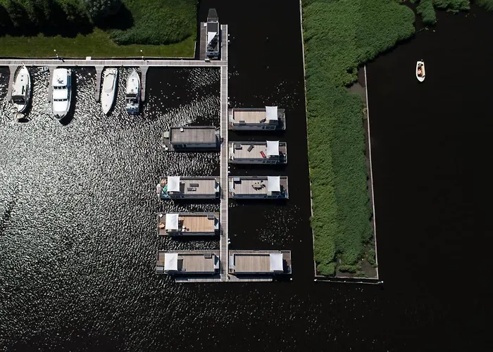 Ship In With Kitchen Botel Aalsmeer