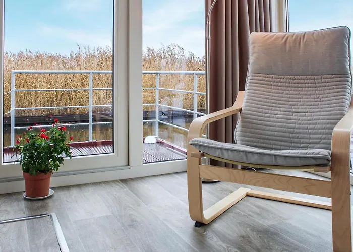 Ship In With Kitchen Botel Aalsmeer