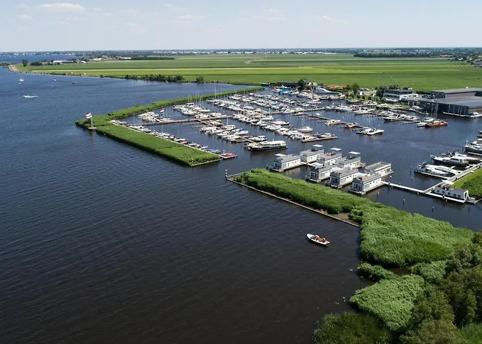 Ship In With Kitchen Botel 4*